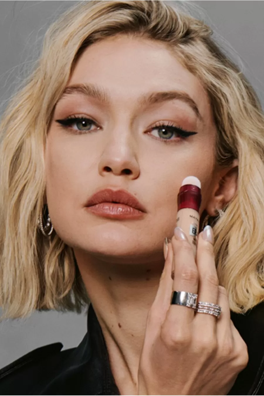 نحوه استفاده از کانسیلر پددار ایج ریواند شماره 110 میبلین نیویورک Maybelline New York