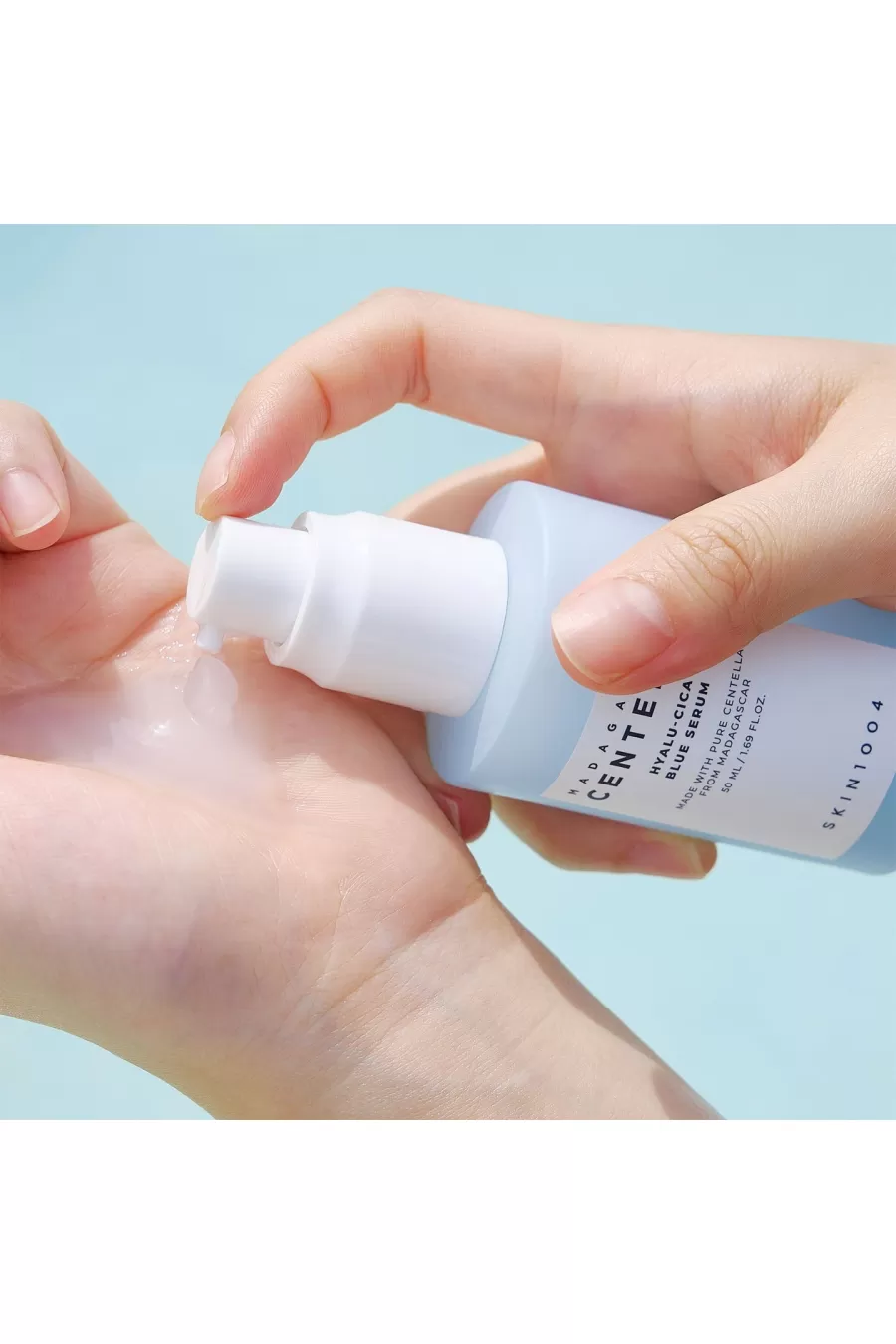 نحوه استفاده از سرم آبرسان هیالورونیک اسید سنتلا C E N T E L L A روی پوست دست نحوه استفاده از سرم آبرسان هیالورونیک اسید سنتلا C E N T E L L A روی پوست دست