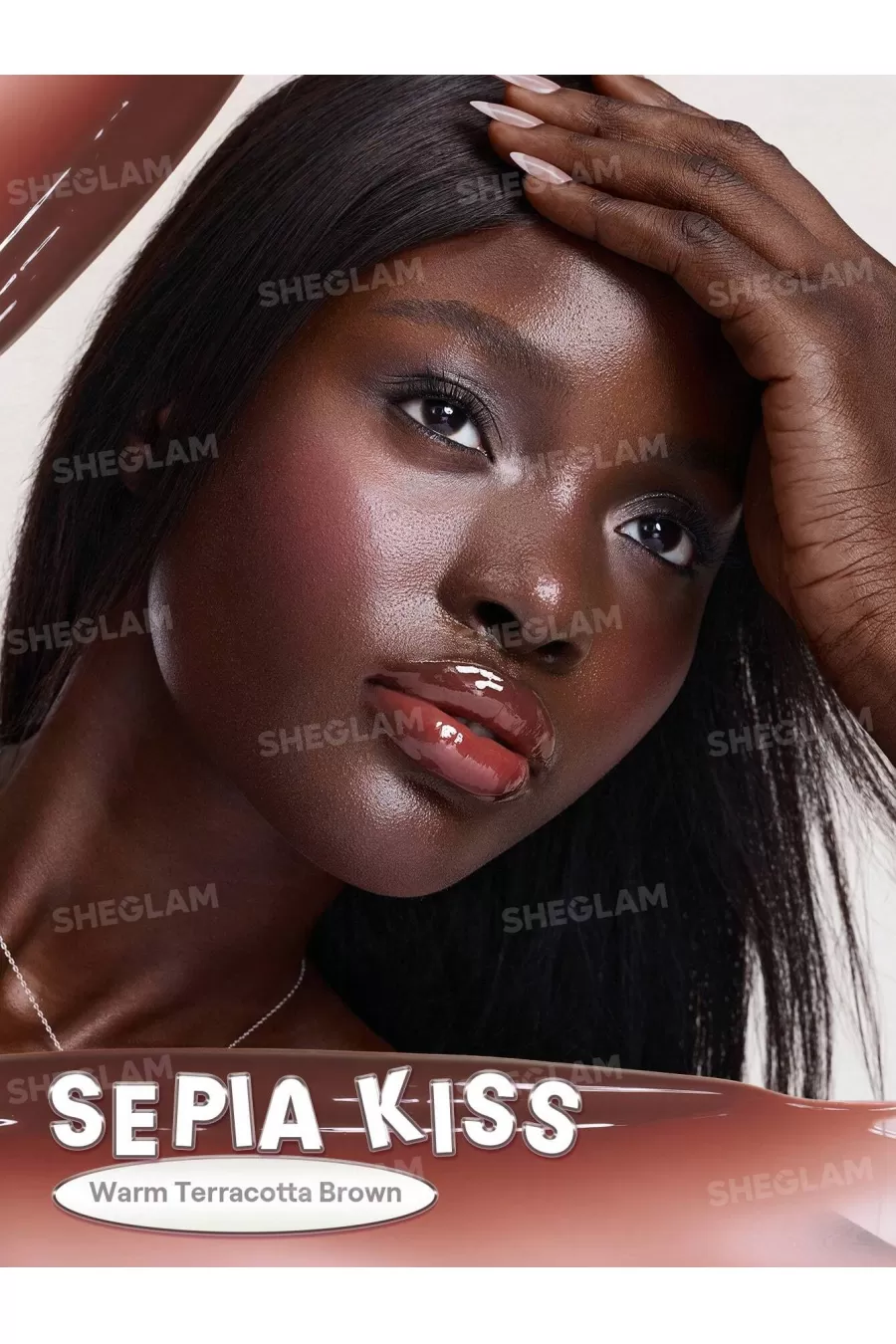 فرمول سبک و زیبایی طبیعی لب با لیپ گلاس آینه‌ای رنگ Sepia Kiss شیگلم Sheglam