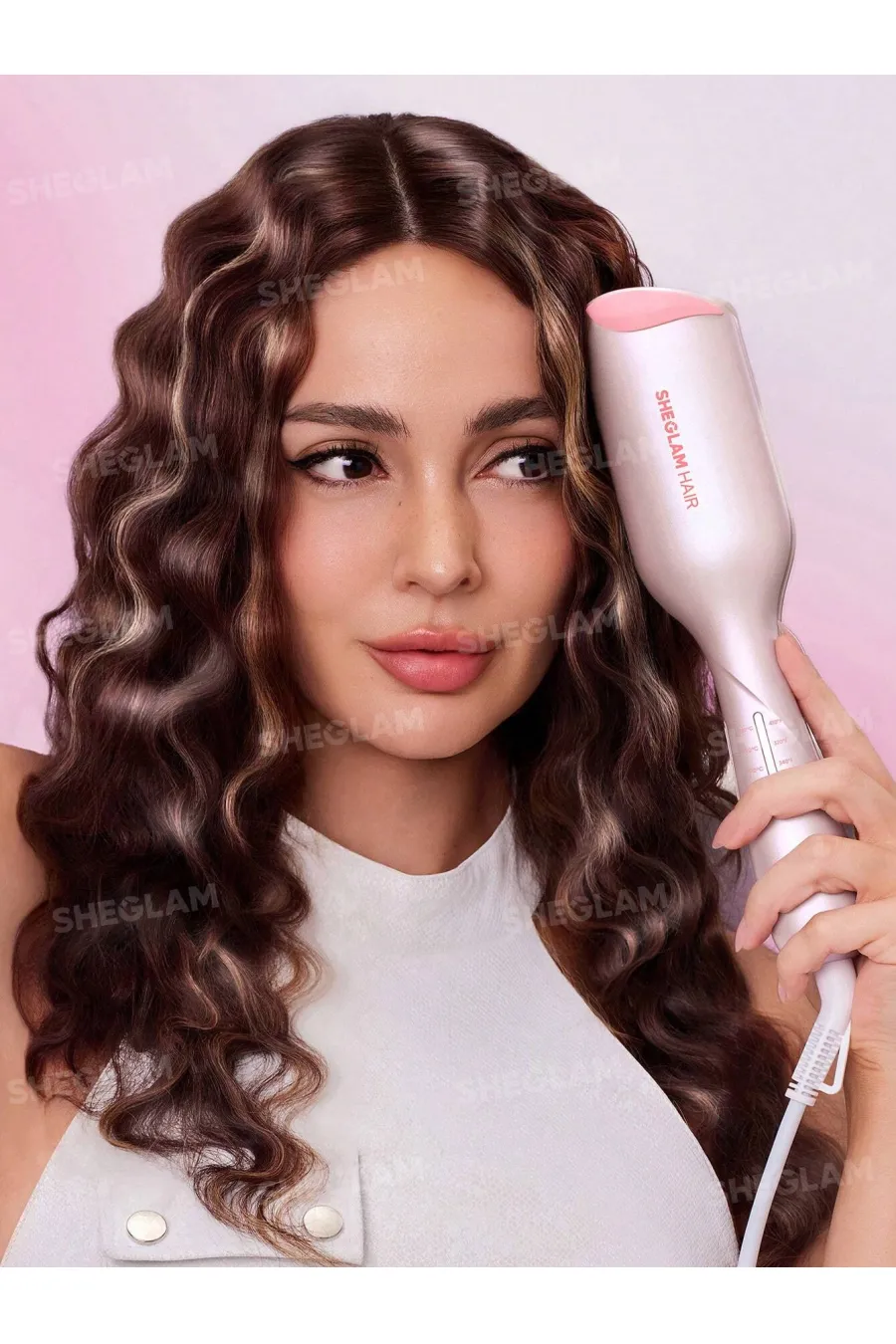 دستگاه فر ساحلی مو صورتی سایز ۲۵ شیگلم Sheglam مناسب برای موهای موجدار و استایل روزمره دستگاه فر ساحلی مو صورتی سایز ۲۵ شیگلم Sheglam مناسب برای موهای موجدار و استایل روزمره
