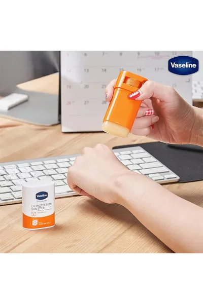  تصویر 2 : Vaseline وازلین  ضد آفتاب استیکی spf50  