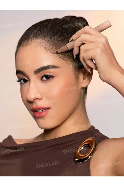  تصویر 9 : قلم پوشاننده ریشه مو و حجم دهنده مو رنگ قهوه‌ای تیره Dark Brown شیگلم Sheglam 