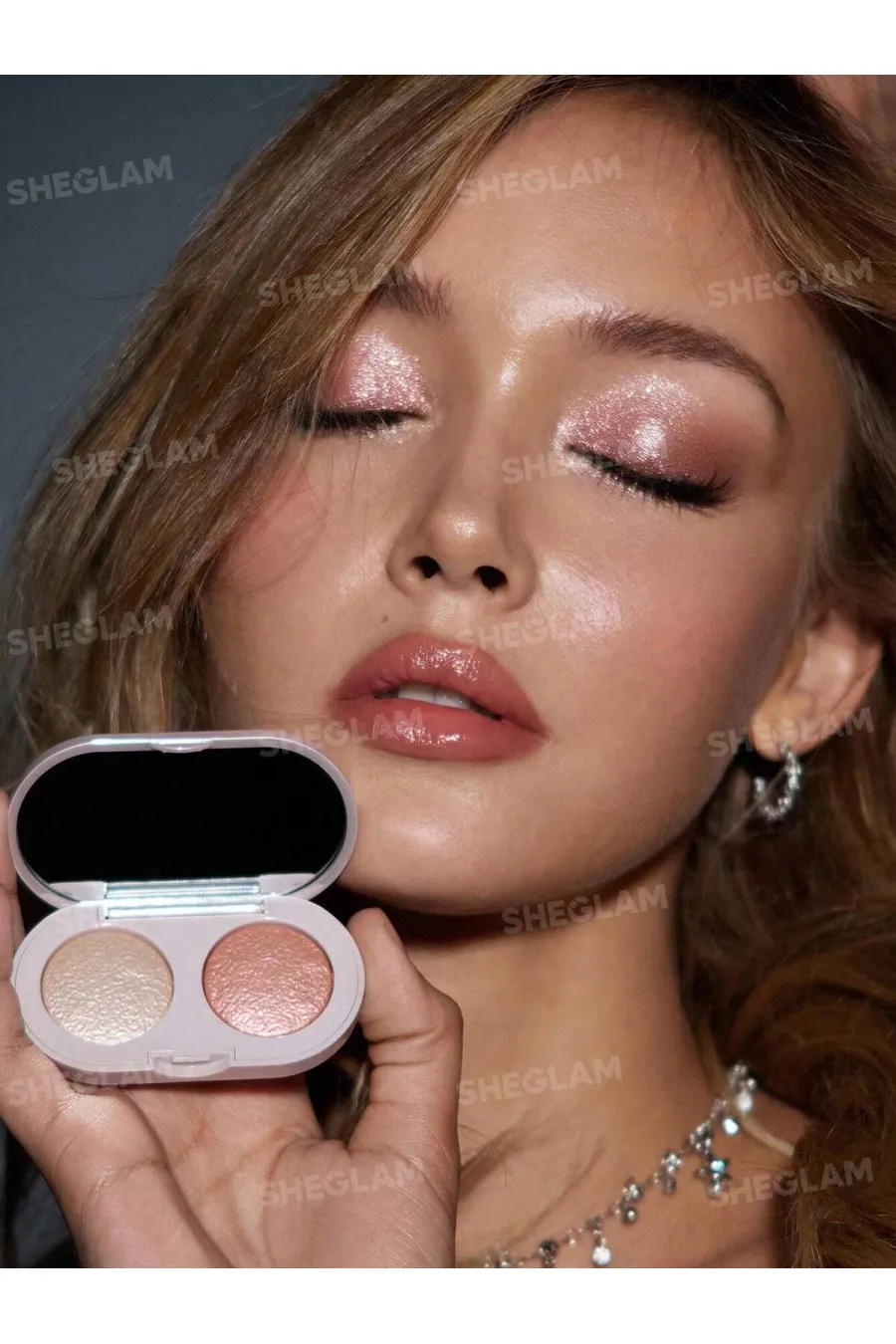 مزایای استفاده از سایه چشم دو رنگ پخته شده ژلهای براق رنگ Prism Echo شیگلم Sheglam مزایای استفاده از سایه چشم دو رنگ پخته شده ژلهای براق رنگ Prism Echo شیگلم Sheglam