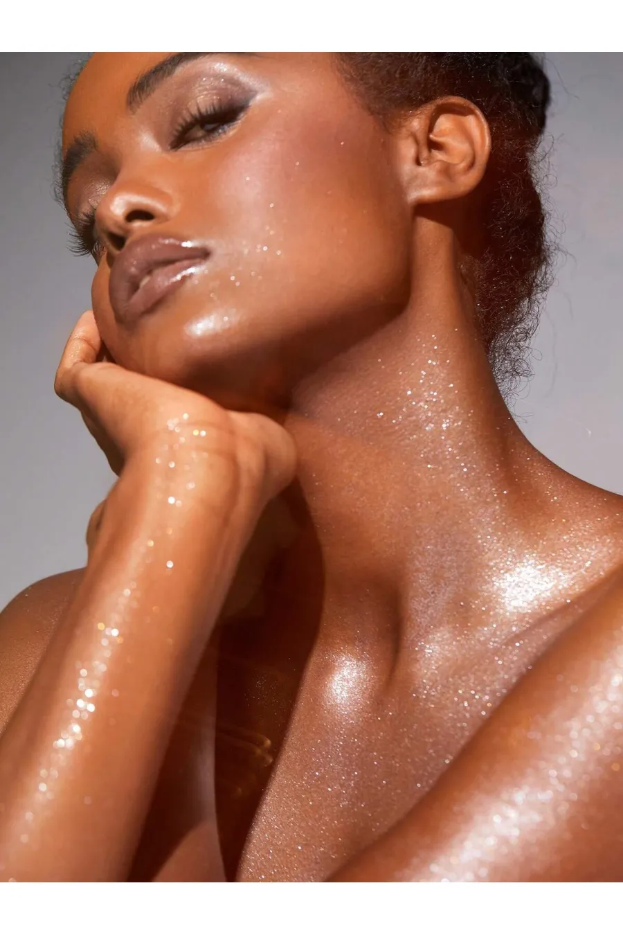 ویژگیهای اسپری هایلایتر و براق کننده بدن Go Go Glow رنگ Frosted Opal شیگلم Sheglam (Sheglam Go Go Glow Highlighting Body Mist-Frosted Opal) ویژگیهای اسپری هایلایتر و براق کننده بدن Go Go Glow رنگ Frosted Opal شیگلم Sheglam (Sheglam Go Go Glow Highlighting Body Mist-Frosted Opal)