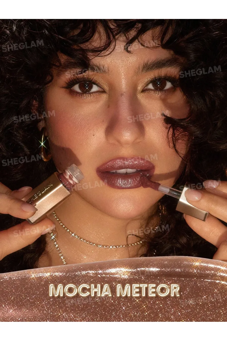 مزایای استفاده از رژ لب مایع اکلیلی مدل Stardust Swipe Glitter Liquid Lipstick ر رژ لب مایع اکلیلی مدل Stardust Swipe Glitter Liquid Lipstick رنگ موکای شهابی (M