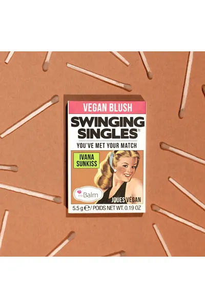  تصویر 2 : رژگونه Swinging Singles در رنگ Ivana Sunkiss قهوه‌ای روشن دبالم The balm 