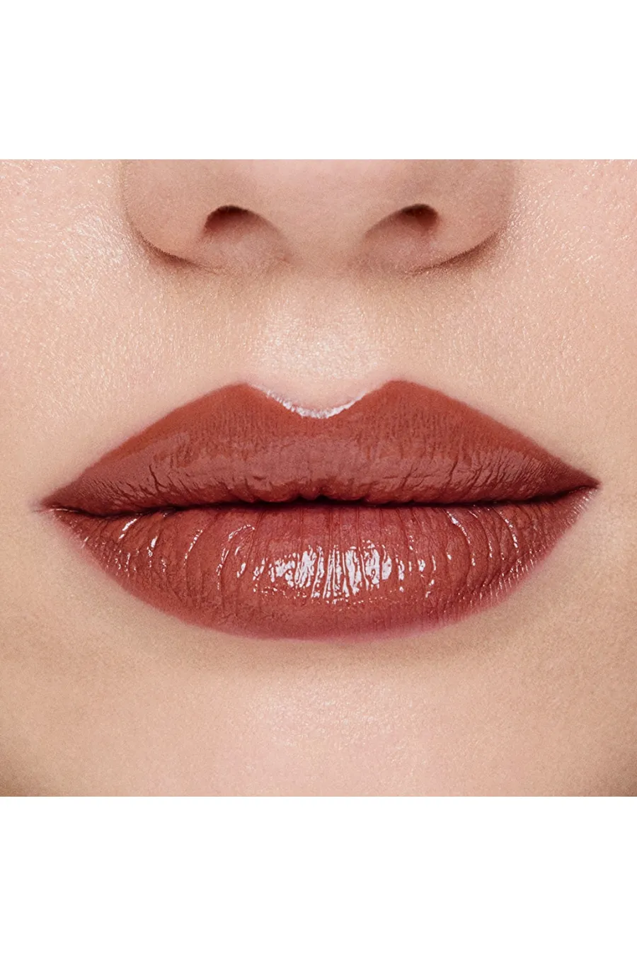 درباره ست مینی رژلب مایع براق Charming 262 با رنگ قهوه‌ای روشن بیولیس Beaulis روی لب