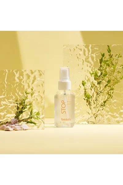  تصویر 1 : اسپری فیکس‌کننده آرایش برای تثبیت و ماندگاری بیشتر میکاپ بیولیس Beaulis 