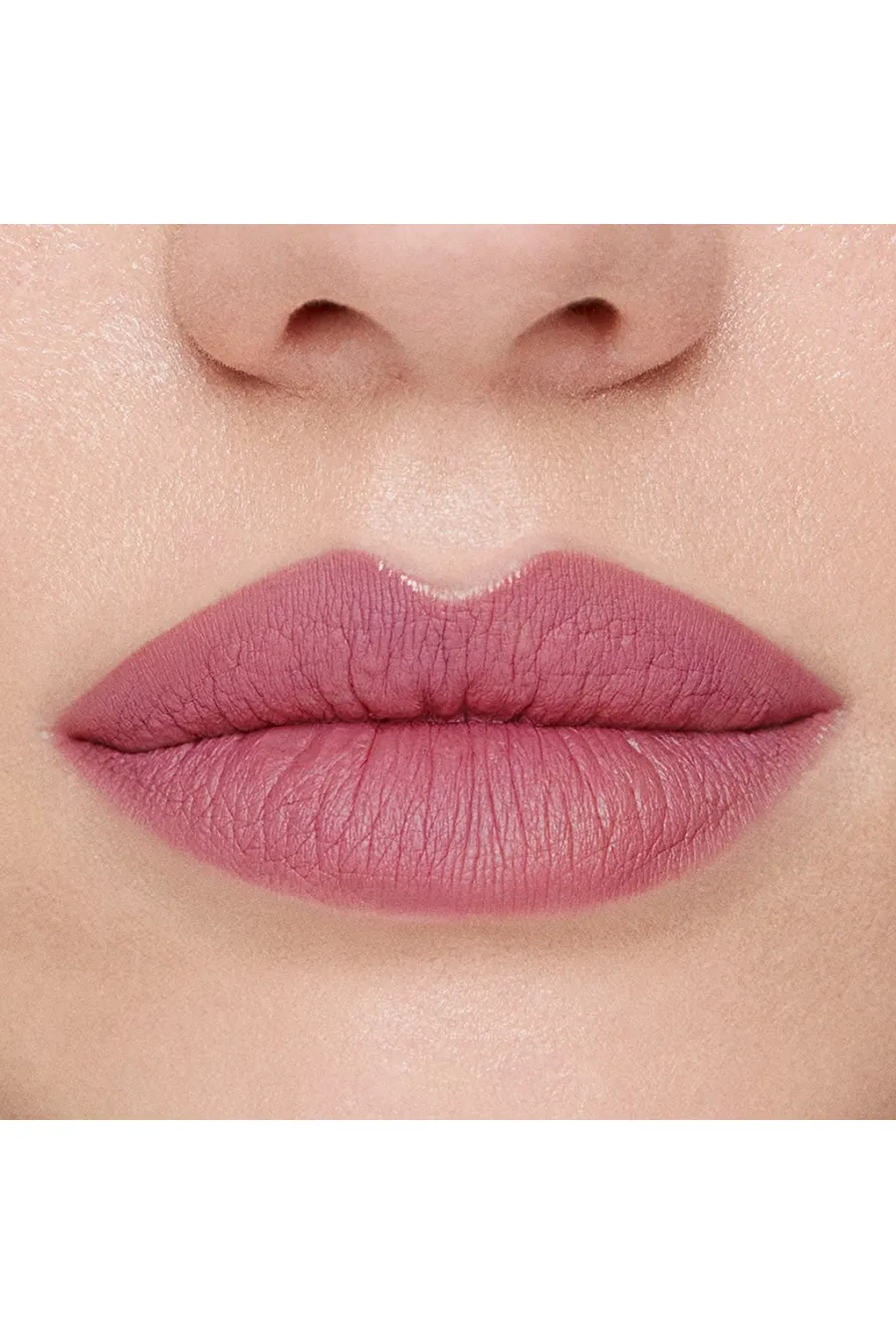 ویژگی‌های رژ لب مایع مات 522 Kitty Tongue رنگ قهوه‌ای روشن با ماندگاری بالا بیولیس Beaulis