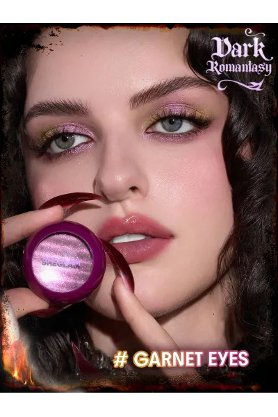  تصویر 2 : سایه چشم دوکروم Garnet Eyes رنگ اناری درخشان با جلوه چندبعدی شیگلم Sheglam 