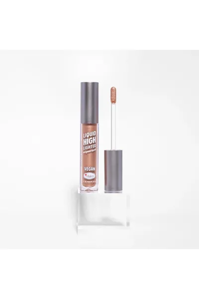  تصویر 3 : هایلایتر مایع Better Light Than Ever Bej رنگ بژ برای درخشش طبیعی پوست دبالم The balm 