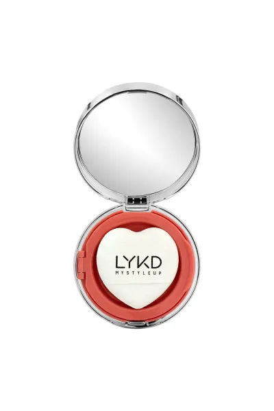  تصویر 2 : رژگونه کوشنی 633 Crimson Drive قرمز زرشکی با جلوه طبیعی لایکد LYKD 