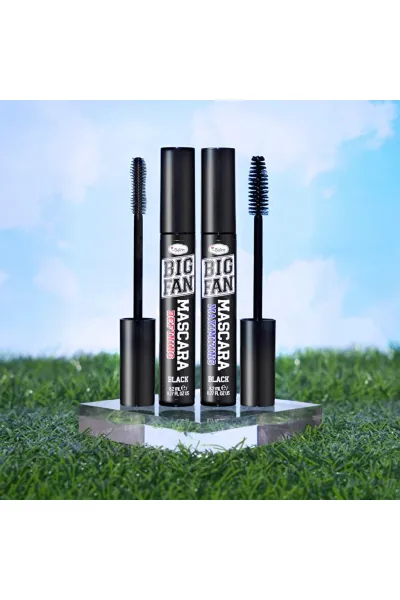 تصویر 7 : ریمل مژه Big Fan Defining Black مشکی با تفکیک و حالت‌دهی دقیق دبالم The balm 