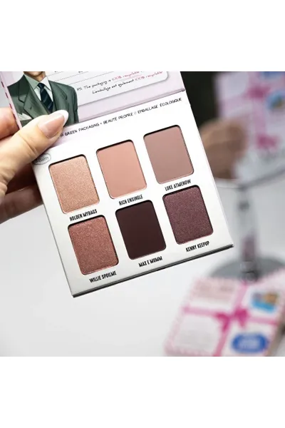  تصویر 3 : پالت سایه چشم Special Delivery با رنگ‌های متنوع و کاربردی برای آرایش چشم دبالم The balm 