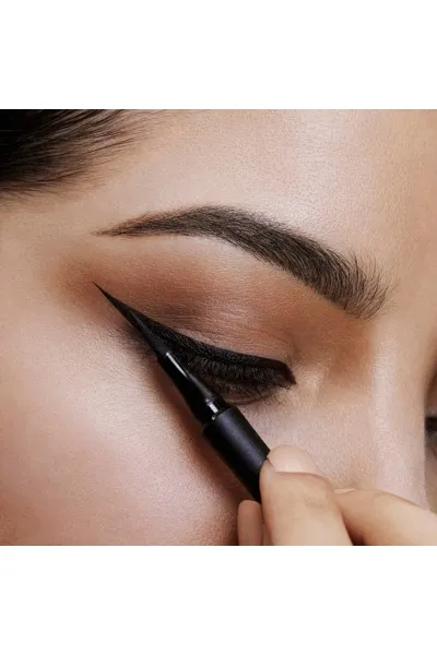  تصویر 5 : خط چشم مویی هایپر پریسایز 700 Siyah مشکی با ماندگاری تمام‌روز Hyper Precise All Day Eyeliner 700 Siyah میبلین نیویورک Maybelline New York 