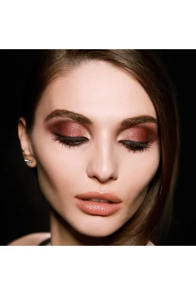  تصویر 3 : پالت سایه چشم The Burgundy Bar رنگ Multi شرابی با طیف‌های متنوع The Burgundy Bar Eyeshadow Palette Multi میبلین نیویورک Maybelline New York 