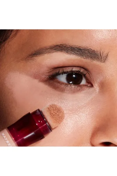  تصویر 6 : کانسیلر ایج ریوایند ایرایزر 07 Sand رنگ شنی با پوشش تیرگی و لک Instant Anti Age Eraser Concealer 07 Sand میبلین نیویورک Maybelline New York 