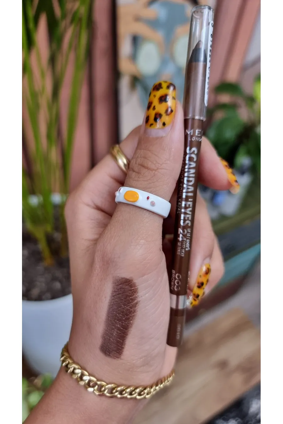 معرفی خط چشم قهوه ای ریمل لندن Rimmel London با نمایی از محصول و رنگ قهوه ای