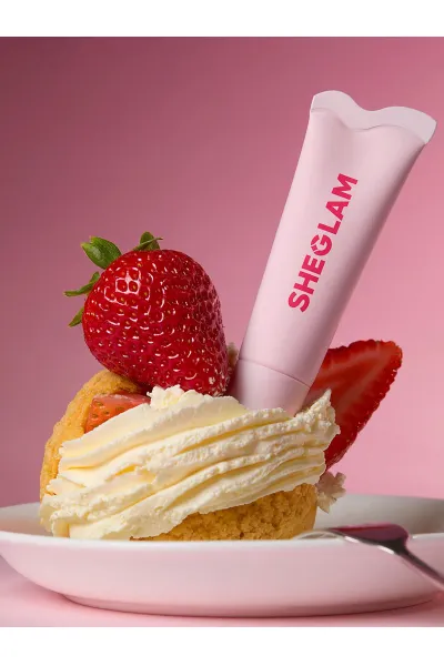  تصویر 5 : Sheglam شیگلم Strawberry Milk لیپ گلاس میوه ای آبرسان  
