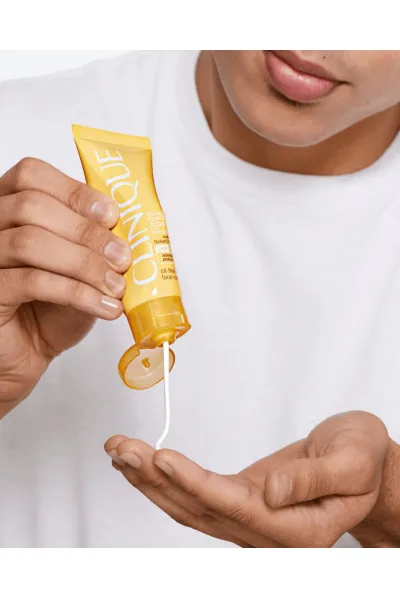  تصویر 1 : Clinique کلینیک SPF 50 کرم ضدآفتاب سولار اسمارت  