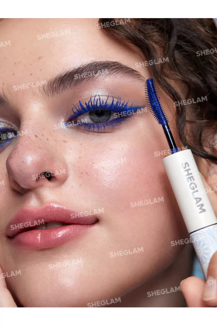 ترفندهای حرفه‌ای استفاده از ریمل آبی حجم دهنده و بلند کننده ضدآب شیگلم Sheglam